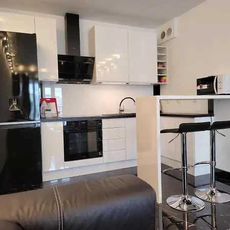 Apartament Tenisowa *